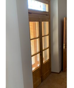 finestra artigianale in legno a pisa